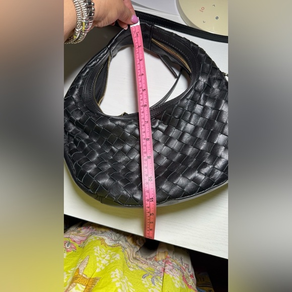 Elegant Black Woven Hobo Bag - Picture 4 of 10